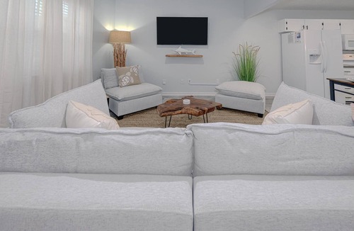 Bel Air House | ~Recently Remodeled/Near Beach & Great Attractions in Quiet Residential Area~