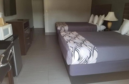 North Shore Hotel | Recharge in a Welcoming Room While Exploring Downtown Houston & Nearby Sights