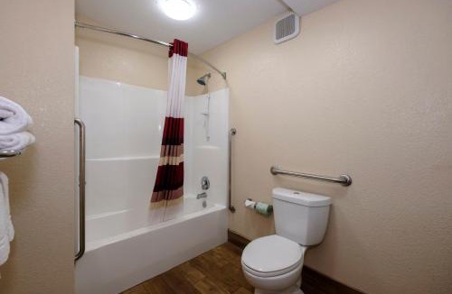Columbus Hotel | Red Roof Inn Columbus, MS