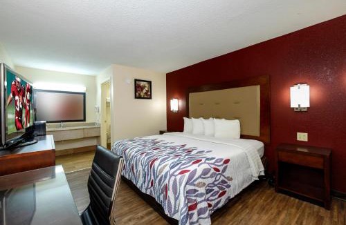 Columbus Hotel | Red Roof Inn Columbus, MS
