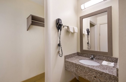 Crestview Hotel | Red Roof Inn Crestview