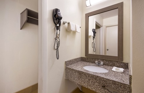 Crestview Hotel | Red Roof Inn Crestview