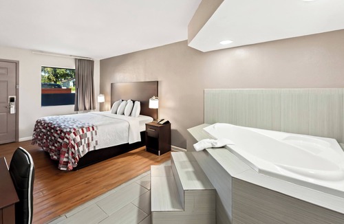 Muscle Shoals Hotel | Red Roof Inn Muscle Shoals