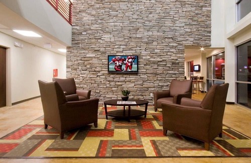 Beaumont Hotel | Red Roof Inn & Suites Beaumont
