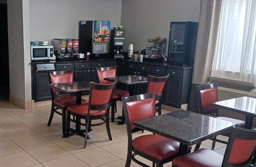 Richland Hotel | Red Roof Inn & Suites Jackson - Richland