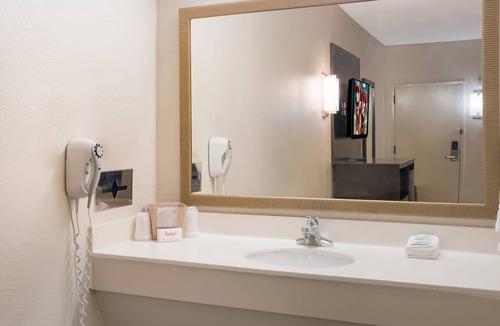 Tupelo Hotel | Red Roof Inn Tupelo