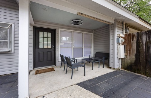 Highlands - Perkins House | Redstick Retreat-Beautiful home with yard near LSU