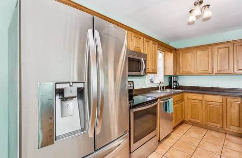 Villa Primera House | *Reduced Rates* Sunshine and Sand | Your Comfortable Waterfront House | Sandy Yard |Family Friendly