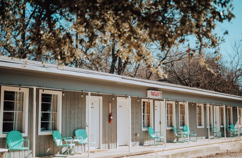 Mead Hotel | Reel Em Inn 1: Cozy, Clean,1 Mile from Lake Texoma! Perfect for Weekend Getaways