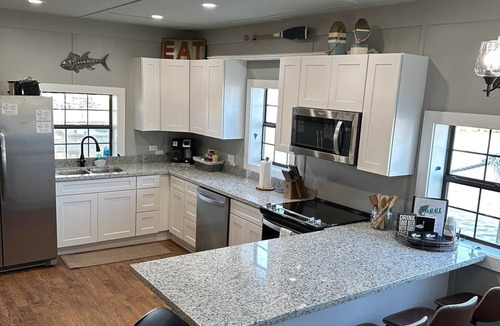 Venice House | Reel Therapy 3- Venice Marina (B Dock) *3 Separate Bedrooms*