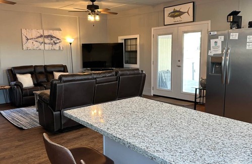 Venice House | Reel Therapy 3- Venice Marina (B Dock) *3 Separate Bedrooms*