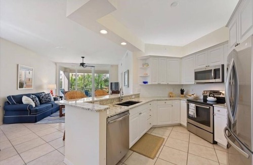 Vanderbilt Beach Condo | Regatta Resort, Vanderbilt Beach, Naples, 6 minute walk to beach