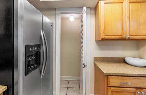 Pensacola Beach Condo | Regency Towers #208W, beach chairs, umbrellas, new leather couches!