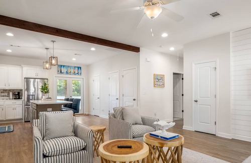Samantha House | Relax and Unwind at Our Stunning 2 bed/ 1.5 bath Guest House on Lake Tuscaloosa
