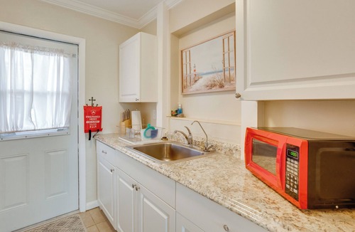 North Port House | Relax in Hot Tub, Walk to Springs: North Port Home
