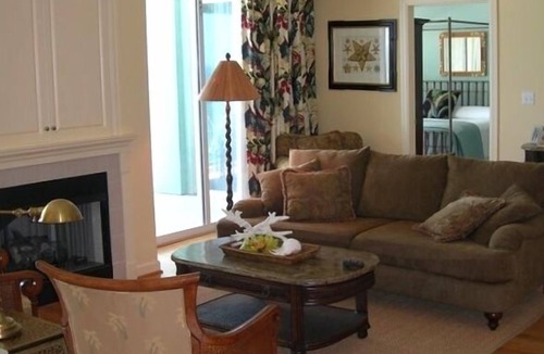 Gulf Lagoon Beach Condo | Relax in luxurious Vintage Hawaiian Decor at A Soleil Condo