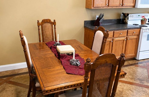 Ponchatoula House | Relax in our beautiful New Orleans themed townhome