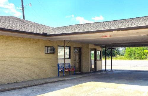 Sulphur Hotel | Relax Inn by OYO Sulphur Hwy 90
