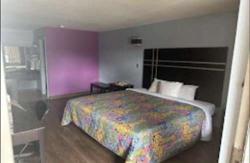 Crestline Heights Hotel | Relax Inn Hotel