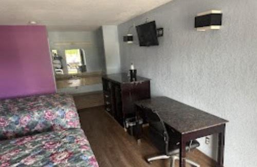 Crestline Heights Hotel | Relax Inn Hotel