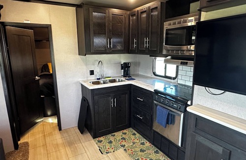 Gardner House | Relax or fish on this private pond and watch the most beautiful sunsets from RV
