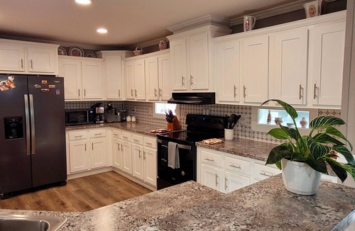 Navarre House | Relax with your family or friends at this peaceful place to stay .