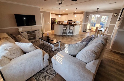 Navarre House | Relax with your family or friends at this peaceful place to stay .