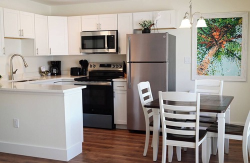 Bradenton Beach Cottage | Relaxed Luxury · Refined North-Side 1 bedroom
