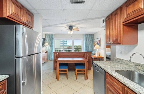 Ellinor Heights Apartment | Relaxing 1BR Getaway | Pool + Beachfront Living