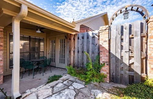 Corsicana House | Relaxing 3BR Stay - BBQ, Games & Comfort!