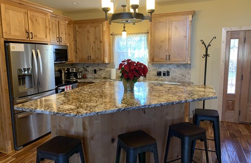 Denison House | Relaxing Cabin Getaway near Lake Texoma ~ your retreat awaits!