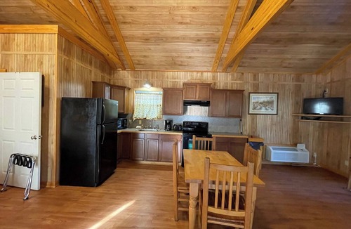 Zwolle Cabin | Relaxing Cabin with Full Kitchen, Vaulted Ceilings & PondView Porch