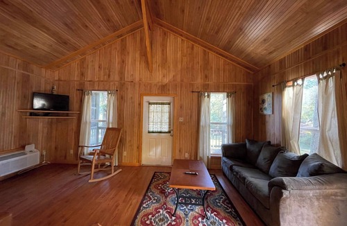 Zwolle Cabin | Relaxing Cabin with Full Kitchen, Vaulted Ceilings & PondView Porch