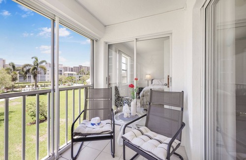 Marco Island Condo | Relaxing condo w/pool, spa, & steps to beach