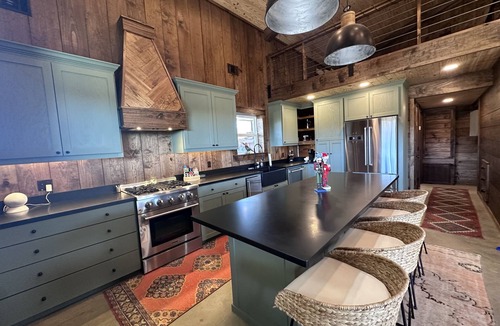 Aliceville House | Relaxing gameday or hunting retreat on 150 acres w/loft