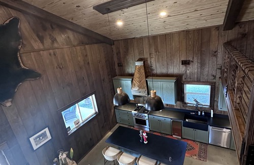 Aliceville House | Relaxing gameday or hunting retreat on 150 acres w/loft