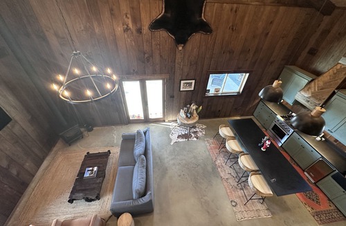 Aliceville House | Relaxing gameday or hunting retreat on 150 acres w/loft