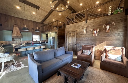 Aliceville House | Relaxing gameday or hunting retreat on 150 acres w/loft