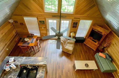 Winchester Cabin | Relaxing Getaway Cabin in Winchester, TN