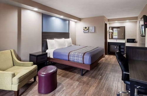 Jasper Hotel | Relaxing Jasper Stay with Easy Access to Local Highlights, & Outdoor Activities