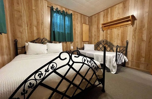 Zwolle Cabin | Relaxing Lake-View Cabin with Vaulted Great Room, Full Kitchen & Outdoor Firepit