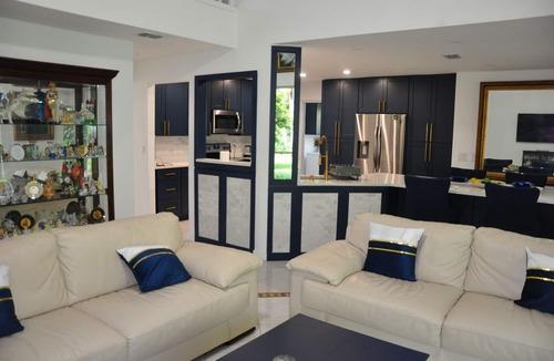 Crown Pointe House | Relaxing Modern 4BR Family Oasis in Napes- 10 Min to Beach & Downtown Fun