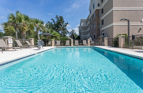 Tallahassee Condo | Relaxing retreat in Tallahassee! Free Breakfast + On-Site Business Center