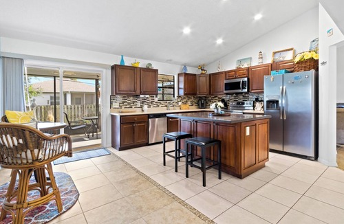 Sebastian Highlands House | Relaxing Sebastian Home with Screened Lanai & BBQ Grills🍹