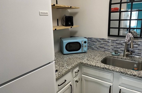 El Centro Beach Condo | Relaxing Studio short walk to beach! Free round of Golf & Activities Daily!