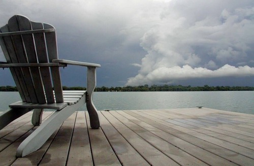 Ferriday House | Relaxing Waterfront Lakehouse with pier. Kid friendly. Natchez close by.