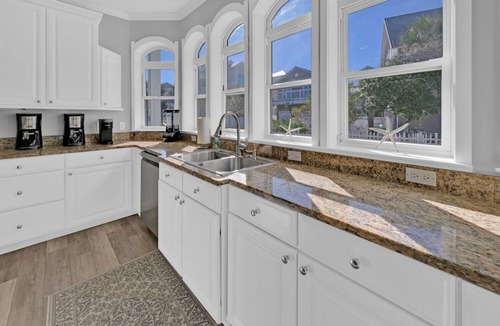 Crystal Shores House | Remodeled😎3 Story 5BR Home ⚓Private Pool!🌴 Grill