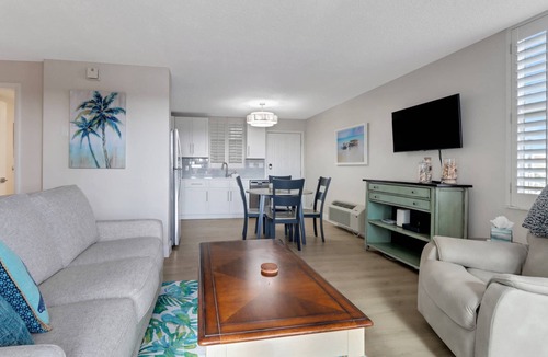 Bonita Springs Condo | Remodeled! Cozy & Charming Studio Condo! Walk to Beach! Pickleball, Beach Gear, Parking & WiFi!