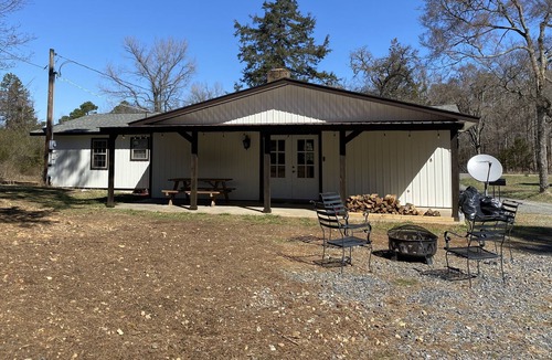 Mena House | Remodeled family cabin less than 1 mile from fire road entrance to Wolf Pen Gap