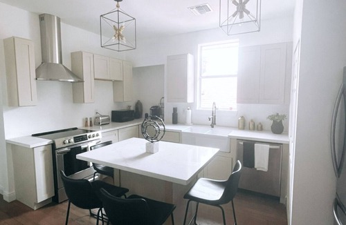 Tulane - Gravier House | Remodeled historical 4 bedroom 7 min away from the French Quarter.